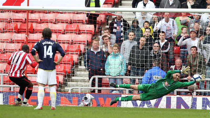 Heurelho Gomes in action for Spurs against Sunderland, April 2010