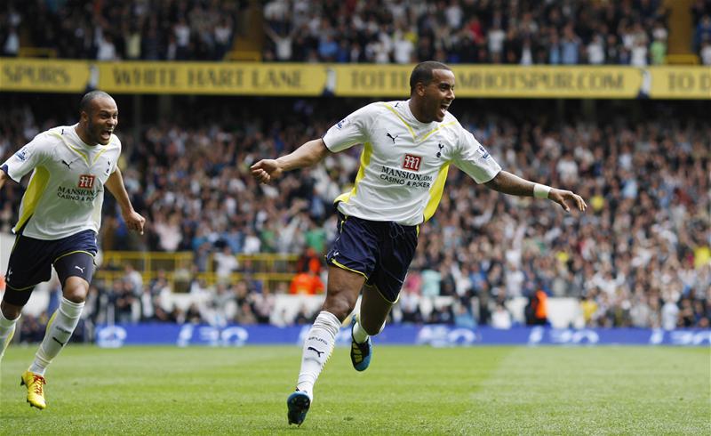 Tom Huddlestone celebrates his goal against Bolton