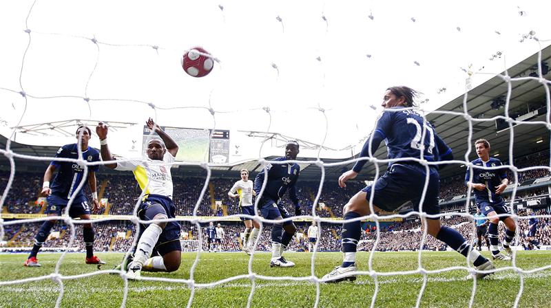 Jermain Defoe scores for Spurs against Blackburn Rovers