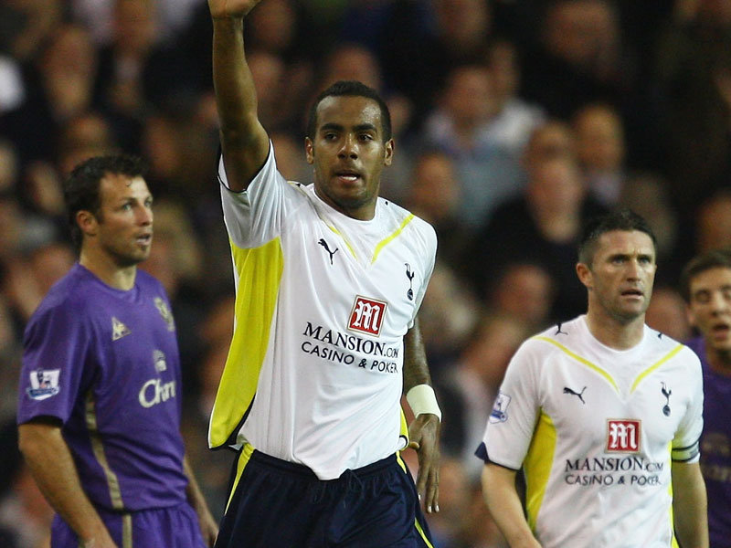 Tom Huddlestone celebrates his goal for Spurs against Everton