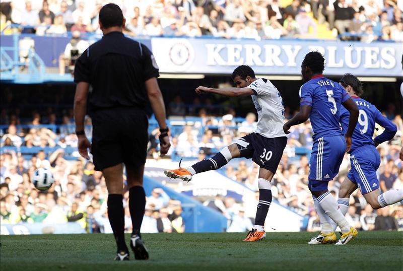 Sandro scores for Spurs at Stamford Bridge, April 2011