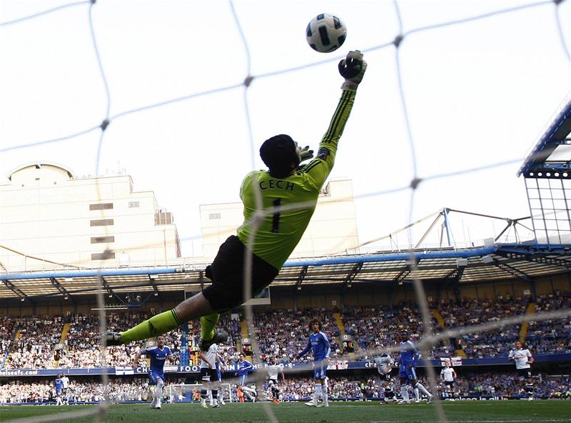 Sandro scores for Spurs at Stamford Bridge, April 2011