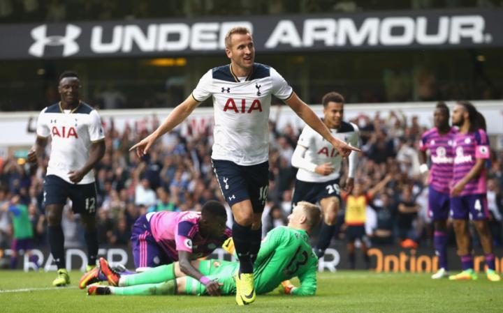 Harry Kane scores for Tottenham Hotspur against Sunderland