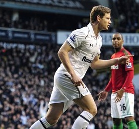 Jan Vertonghen celebrates his goal for Tottenham Hotspur against Swansea City