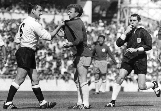 Dave Mackay of Tottenham & Billy Bremner of Leeds