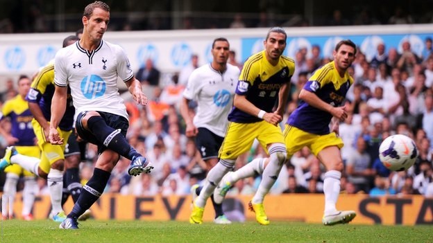 Roberto Soldado scores the winner for Spurs against Swansea, August 2013